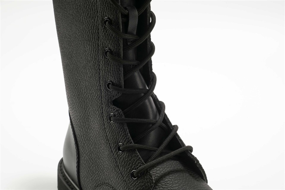 M2504 Corrected Grain Leather + Oxford Fabric Safety Shoes high quality